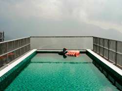 Swimming Pool at Hotel Maenamla